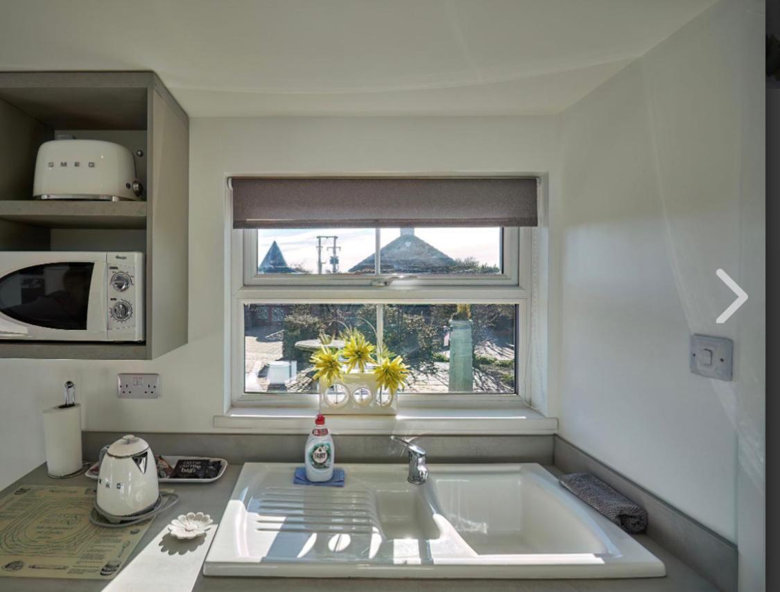 Retreat Little House With Private Hot Tub Holiday home *