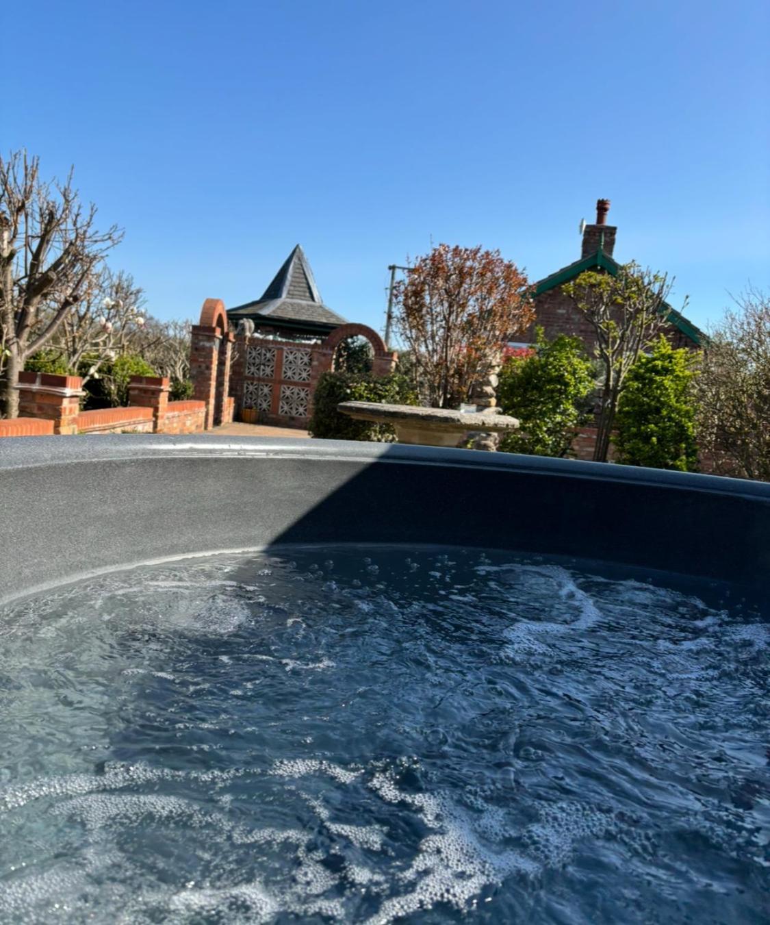 Holiday home Retreat Little House With Private Hot Tub